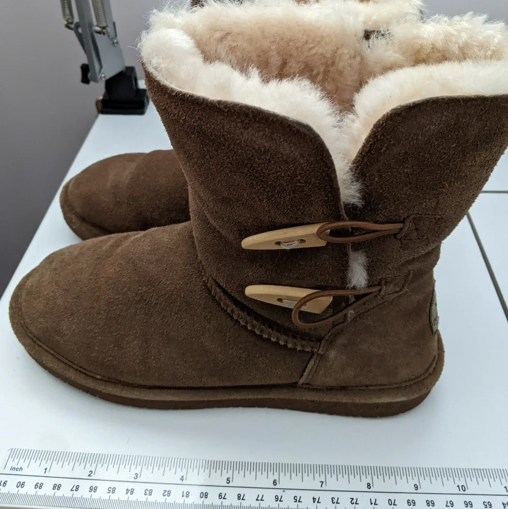 Bear Paw Tan Women's Suede Boots size 9 with sheepskin lining